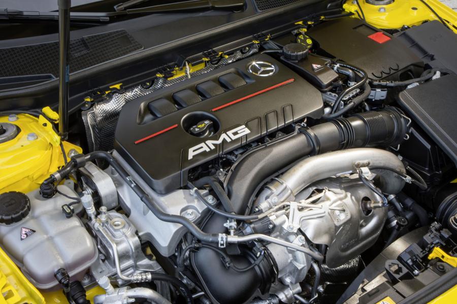 Моторный отсек Mercedes-AMG A35 4Matic (W177) 2018 года  (WW) (фото 26 из 42)